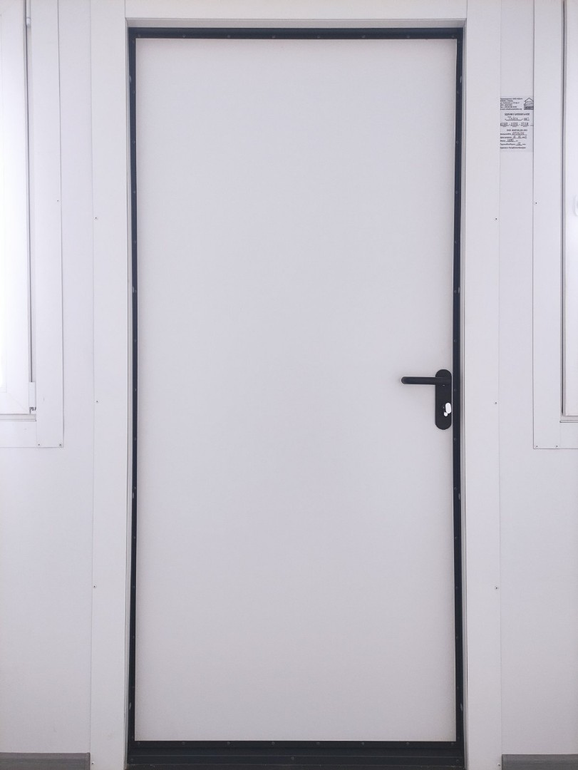 Дверь из сэндвич-панели (PIR) - 1