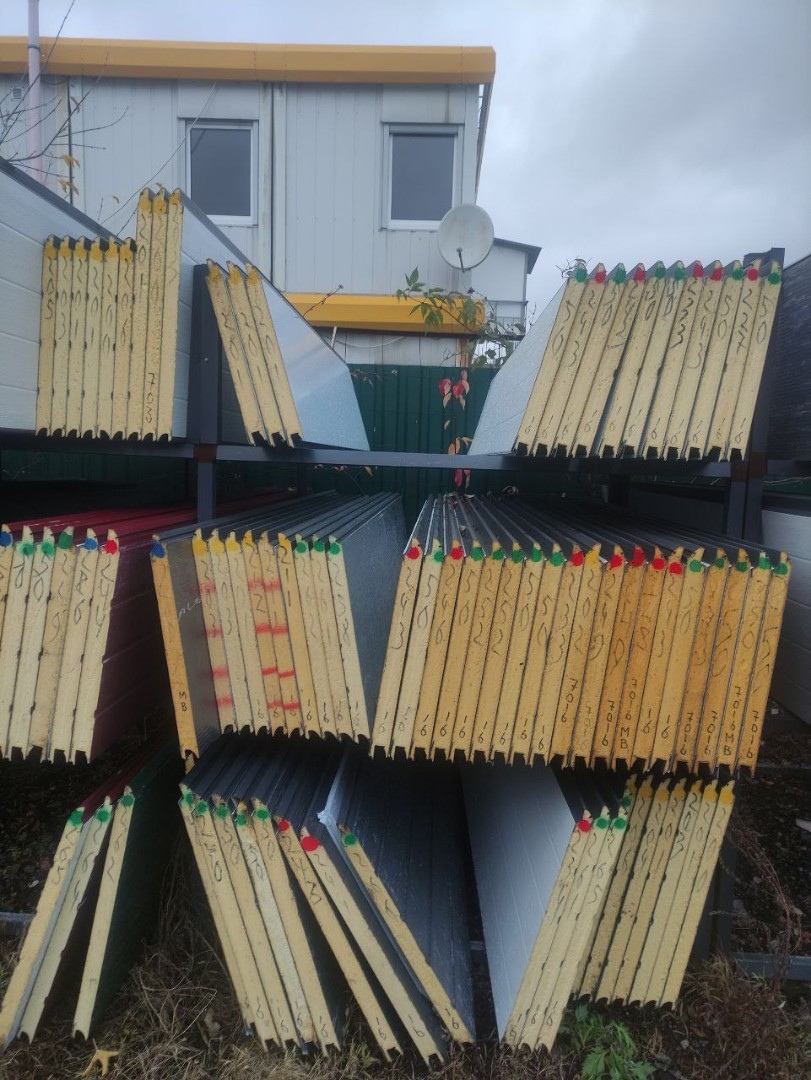 Сэндвич панель 2,0-2,9 м (толщина 40 мм) остатки, обрезки - 6